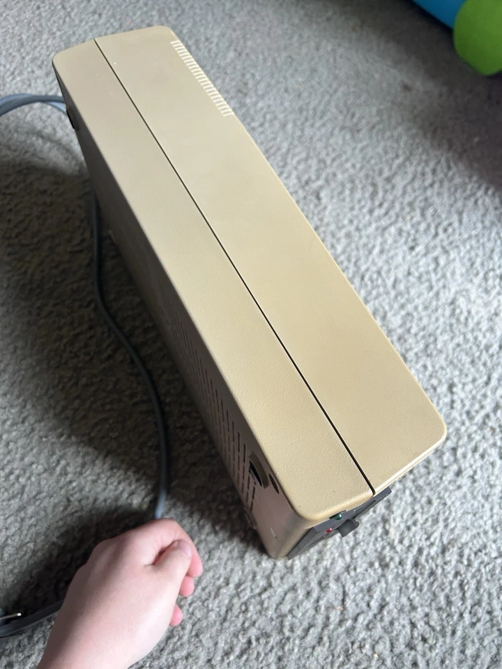 Unidad de disquete Commodore 64: modelo 1541 enciende  Foto 4 de 4