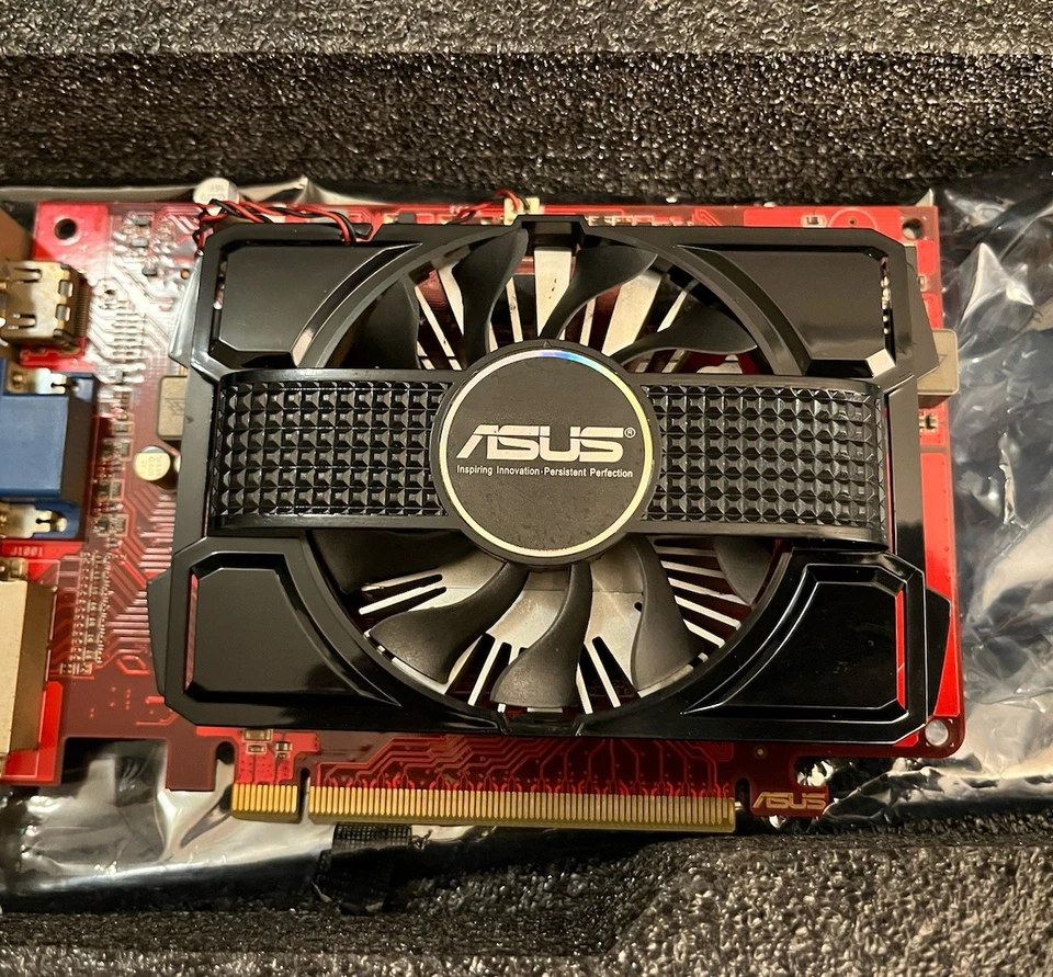 ASUS Graphics Card - HD 6670 - 2GB Memory - HD6670-2GD3 - Image 2 of 4