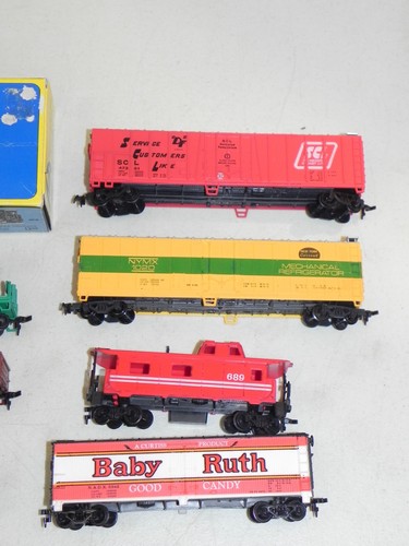 AHM, TYCO, Mantua HO Freight Car Rolling Stock Lot of 8 Clean & Complete Cars - Picture 2 of 9