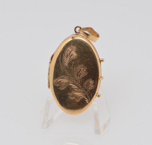 18K Yellow Gold Oval Locket with Leaf Engraving, Circa 1950 - Picture 1 of 8