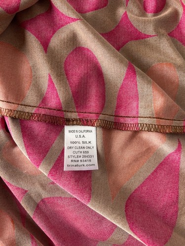 Trina Turk Dress V-Neck Short Sleeve Silk Knit Logo Print Pink USA Size Small 4 - Picture 5 of 10