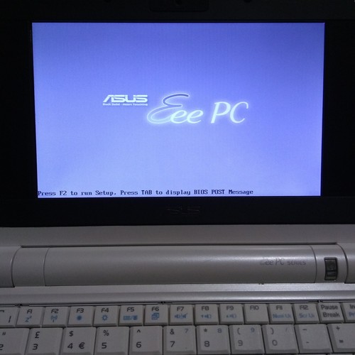 ASUS Eee PC 4G 701 White Netbook Computer PC 512MB Ram, 4GB SSD inc Power Supply - Imagen 12 de 16
