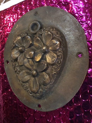 FB 5 Antique Brass Bronze Valentine Heart Medallion With Flowers For Your Love - Picture 4 of 5