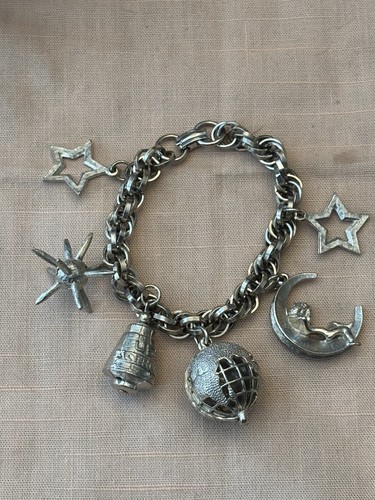 Vintage Space Age 1960s Charm Bracelet Silvertone Globe, Moon, Satellite, Rocket - Picture 1 of 11
