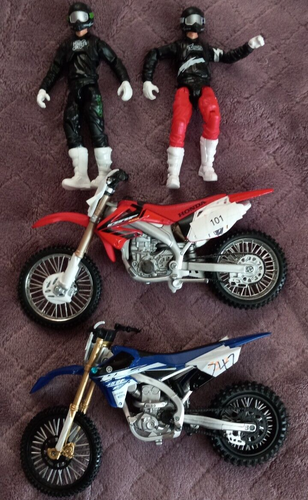 Lot Of 2 MAISTO 1:12 Honda CRF RED MOTORCYCLE BIKE DIECAST MODEL Ray 1:12 YAMAH