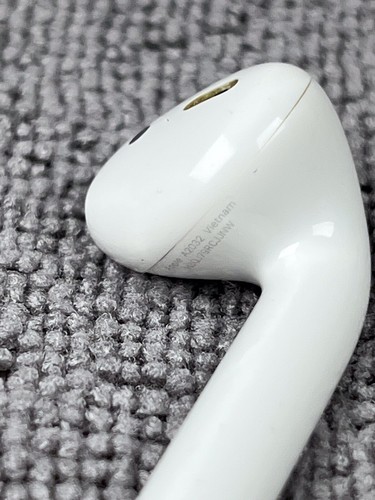 Original Apple AirPods 2nd Gen RIGHT SIDE EARBUD ONLY A2032 - White - Picture 2 of 7