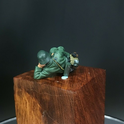 1/35 gebaut und bemalt WWII Deutscher Soldat im Mantel in Ruhe eine Figur Modell - Bild 5 von 8