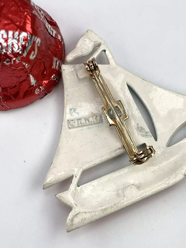 Vtg ORNK Marked Red White & Blue Enamel American Flag Sailboat Lapel Pin Brooch - Picture 2 of 10