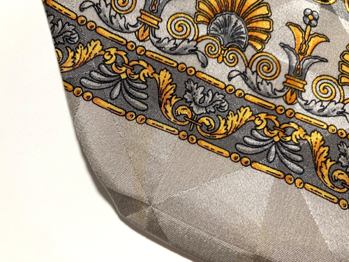 GIANNI VERSACE VINTAGE '90s BAROQUE MEDUSA HEAD MEDAL TIE GRIDS ITALY GOLD GRAY - Picture 16 of 18