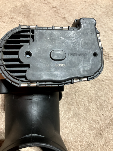 2005 Porsche 911 throttle body 99660511501 (Bosch 0280750008) and boot - Picture 5 of 5