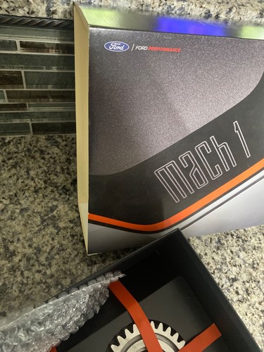 2021 Ford Mach 1 Owners Welcome Kit Mach 1 Getriebe Gear Display Stand - Bild 3 von 7