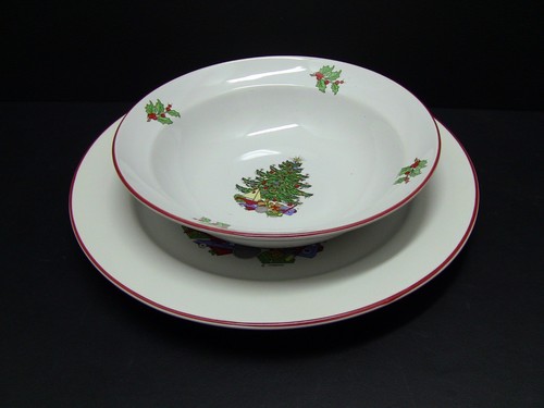Cuthbertson AMERICAN CHRISTMAS TREE Round Vegetable Bowl & Chop Plate / Red Trim - Picture 1 of 9
