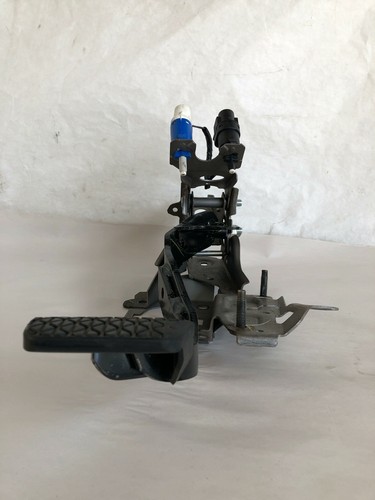 2014 - 2017 FORD FIESTA Parking Brake Clutch Pedal Assembly w/ Stop Light Switch - Picture 5 of 15