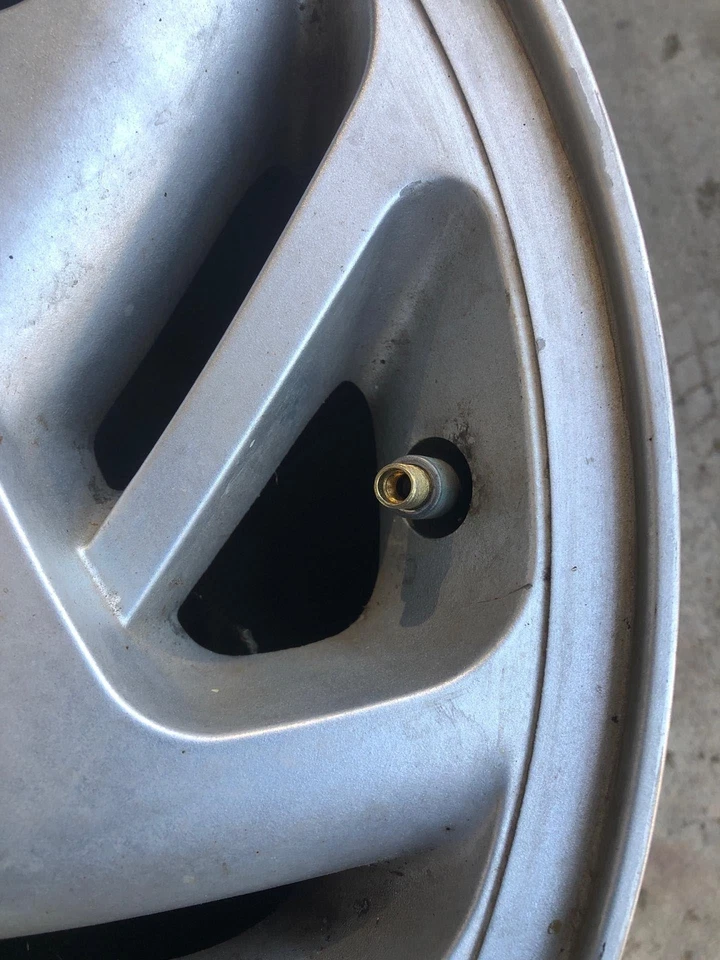 Conjunto de llanta Ford Thunderbird 1989-1993 15 pulgadas aleación 15" OEM Foto 2 de 4