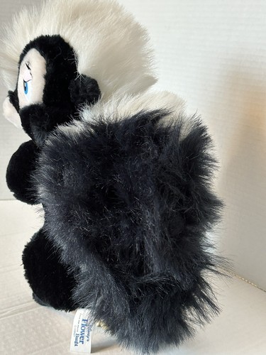 "Animal de peluche Bambi exclusivo de Disney Flower the Skunk Sears 12""" - Imagen 6 de 10