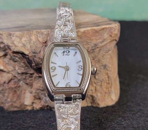 Damen Silberfarben Uhrenarmband Silberband Quarz & neue Batterie - Bild 1 von 12