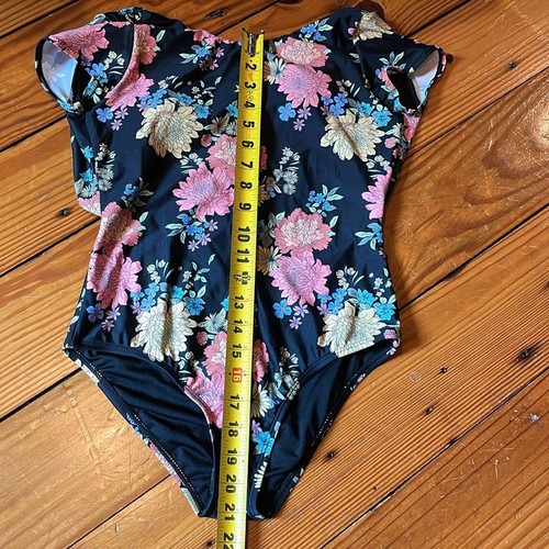 Women's O'neill Layla Floral Cinched One-Piece Swimsuit Black S14 NWT Tie Back - Picture 8 of 12