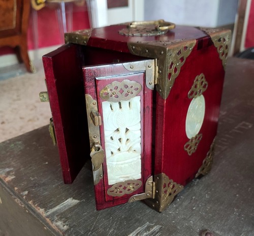 Scatola Portagioie Orientale Cinese In Legno Ottone E Giada anni '60 - Foto 8 di 10