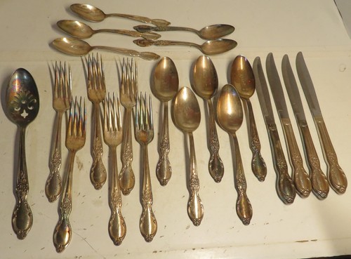 Vintage 21 Piece WM Rogers & Son International Silver Victorian Rose Silverware - Picture 2 of 24