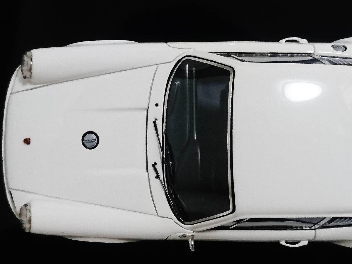 1/43 Make Up VISION Porsche 911R 1967 White/Black stripe VM
