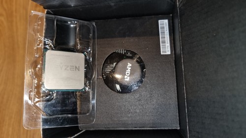 AMD Ryzen 5 2400G 3.6 GHz with Vega 11 Graphics and Wraith Stealth Cooler - Picture 3 of 4