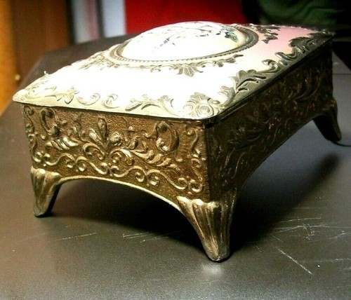 CAMMEO VITTORIANO SMALTATO E PORCELLANA OTTONE/METALLO PORTAGIOIE/SCATOLA GIOIELLI ~ GIAPPONE - Foto 4 di 10