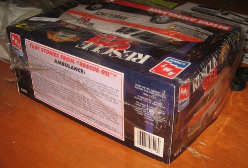 AMT Rescue 911 Dodge Van Ambulance 1/25 Kit # 6416 Unbuilt in Box 1993 Issue - Picture 6 of 6