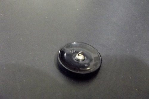 Black Glass Button - Stylized w/ Radiating Star and 2000 (4932) - Picture 5 of 5