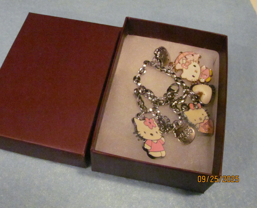 Hello Kitty Bettelarmband verstellbar Silberkette passt 6" - 8" Neu in Geschenkbox - Bild 6 von 6