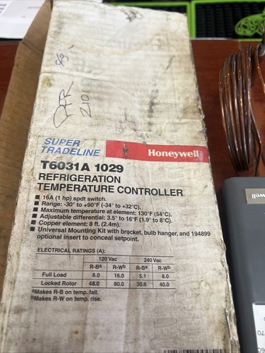 Honeywell T6031A 1029 refrigeration temperature controller - Picture 3 of 13