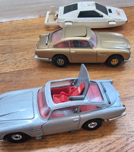 Corgi 007 joblot Aston Martin DB5  1x gold, 1x silver  1x lotus - Picture 5 of 18