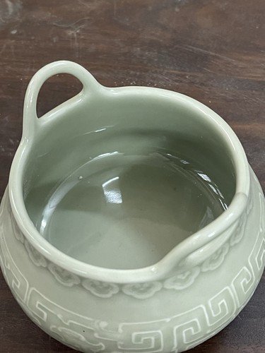 Chinesisches Seladon Räuchergefäß mit Relief Design | Yongzheng Mark | 9 cm hoch - Bild 3 von 12