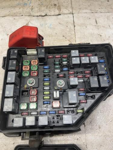 2012 GMC ACADIA Fuse Relay Box Circuit Block Assembly w/o Tow Package or HID OEM - Picture 2 of 13