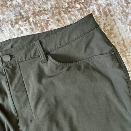 Pantalones Lululemon Para Hombres 38 X 30.5 Verde Oliva ABC Pantalones Warpstreme Elastizados Activos - Imagen 9 de 16