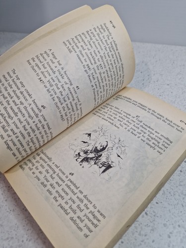 Moonrunner, Fighting fantasy #48 paperback Ian Livingstone Vintage Gamebook 1992 - Picture 12 of 13