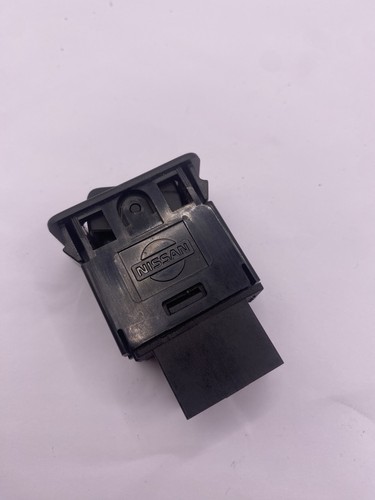 1990-1995 Pathfinder Rear Trunk Tailgate Open Close Control Button Switch Suv - Picture 2 of 6