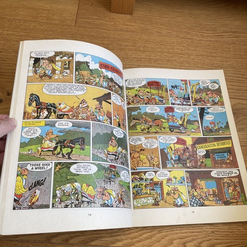 Asterix and the Banquet Classic Paperback Goscinny & Uderzo - Picture 4 of 7