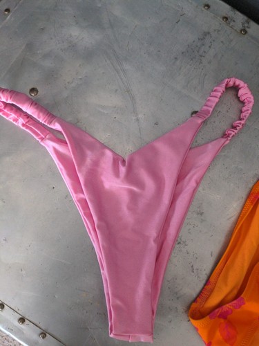 Urban Outfitters Swim Bottoms Size S/M New - Picture 3 of 3