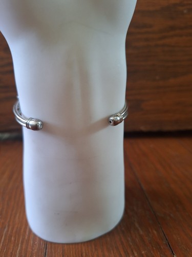 Silver Tone Filigree Cuff Bracelet w/Interchangeable Snap Center & 5 Extra Snaps - Picture 3 of 11