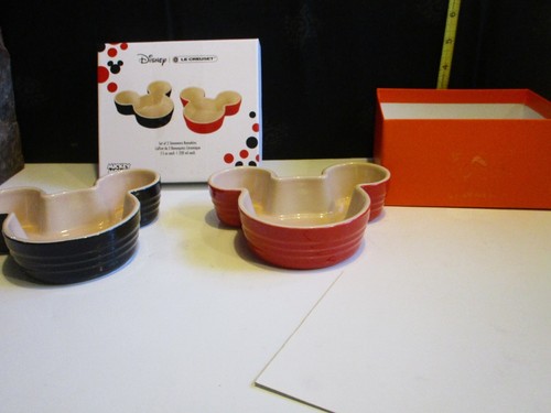 Le Creuset x Disney Mickey Mouse Red and Black Stoneware Ramekins Set of 2 NEW - Bild 2 von 8
