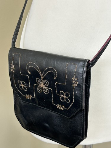 VINTAGE AÑOS 80 Bolso de hombro de cuero bordado negro y dorado carrocería cruzada - Imagen 2 de 12