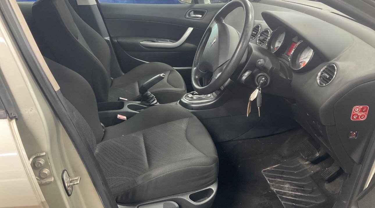 PEUGEOT 308 VTI S 1.6 PETROL AUTOMATIC 5 DOOR - MOT + HISTORY + LOW MILEAGE !!! - Image 5