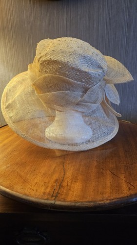 Sombrero Talla Grande Beige Boda Carreras Madre de Novia Nuevo Sombrerería Elegante - Imagen 4 de 7