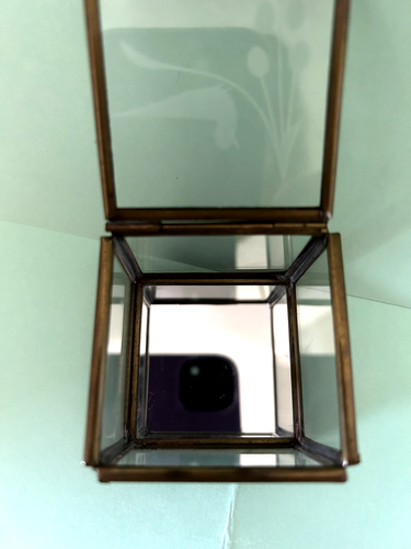 Trinket Box Small Glass with Etched Bird on Top 2" x 2" x 2" Preowned - Picture 3 of 8