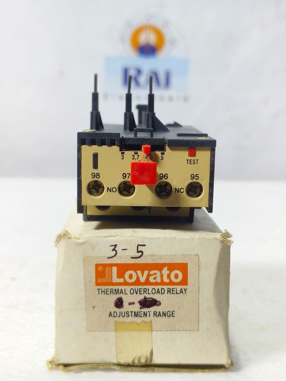 Foto 1 di 8