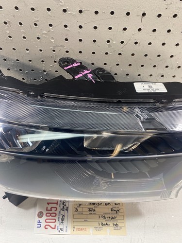 2019 20 2021 FORD RANGER RIGHT SIDE HEADLIGHT W/ LED OEM 1 BROKEN TAB - Picture 6 of 12