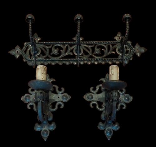 ANTIQUE 1900 S WROUGHT IRON GOTHIC FLEUR-DE-LIS SET COAT RACK & SCONCES FIXTURES - Picture 3 of 21
