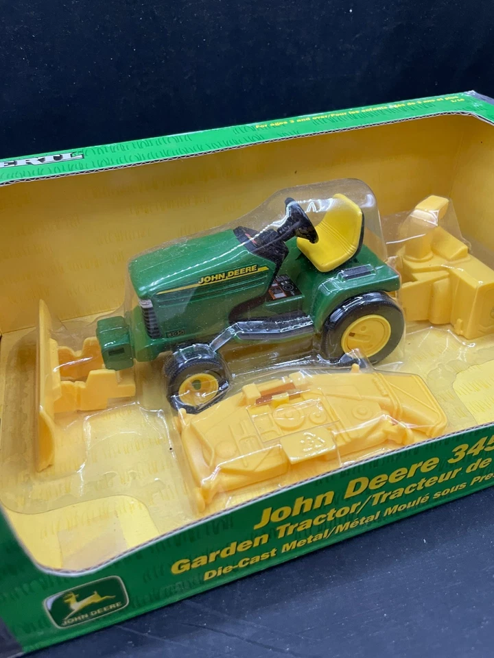 Tractor de jardín Ertl John Deere 345 fundido a presión 1:16 5079 nuevo Foto 2 de 4
