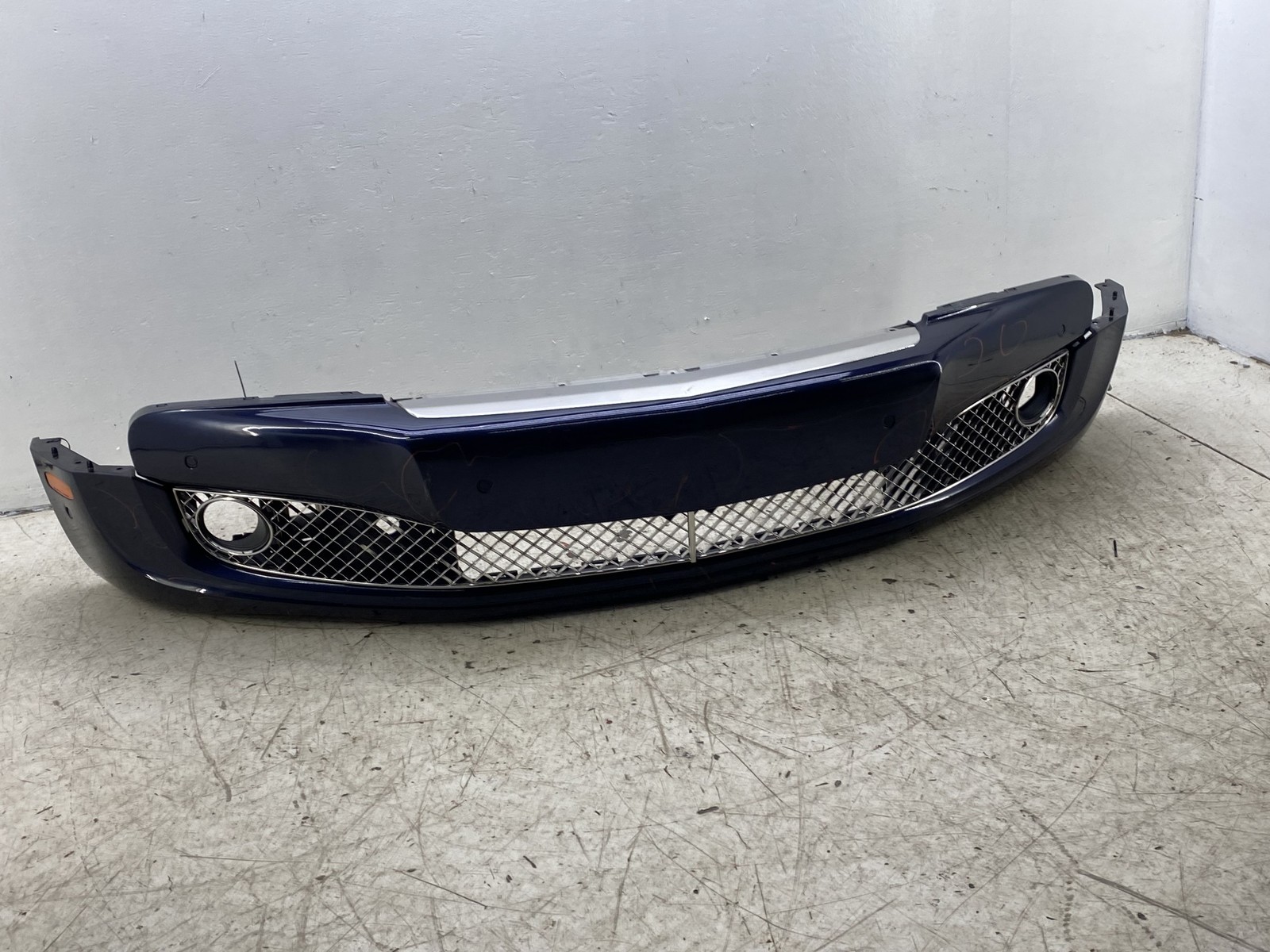 2010-2016 BENTLEY MULSANNE FRONT BUMPER COVER FOG LIGHT W/O RADAR SENSORS