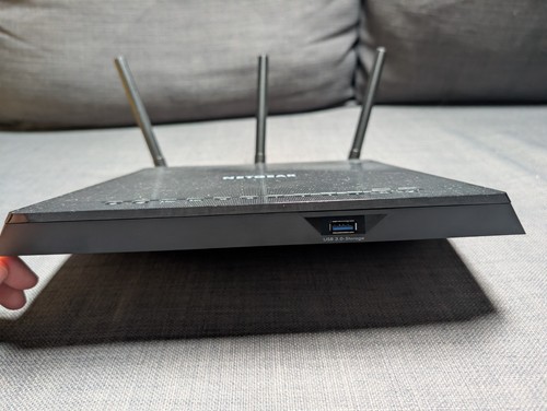 Netgear AC1750 R6400-100NAS 1300 Mbps 4-portowy gigabitowy bezprzewodowy router AC - Zdjęcie 4 z 9